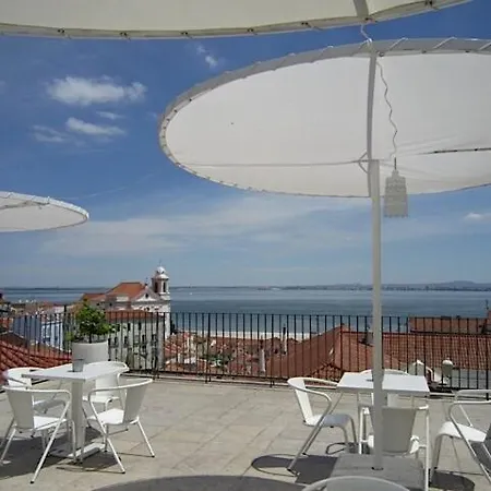 Apartment Charming Pied-a-terre In Rossio Lissabon